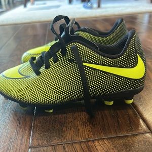 NIKE KIDS SOCCER CLEATS SIZE 12c